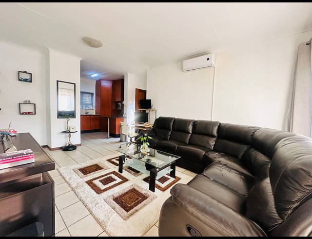 2 BEDROOM TOWNHOUSE TO LET IN BROADACRES
